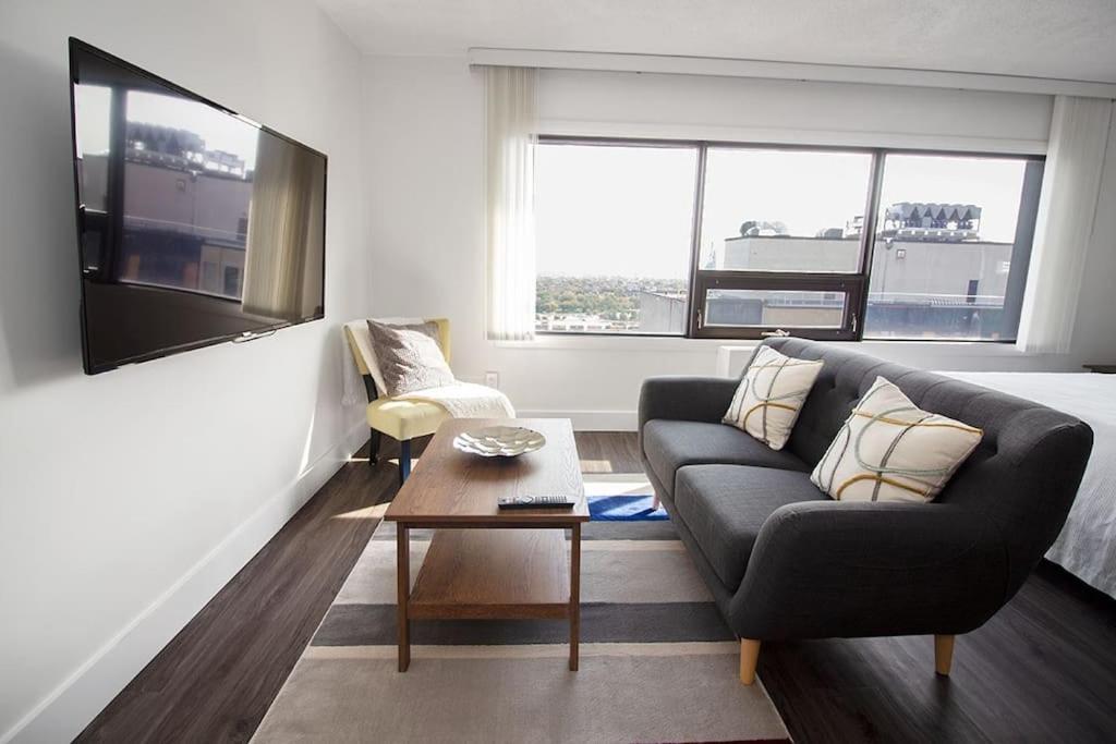 Stunning Studio Apartment With Amazing View Winnipeg Exterior photo